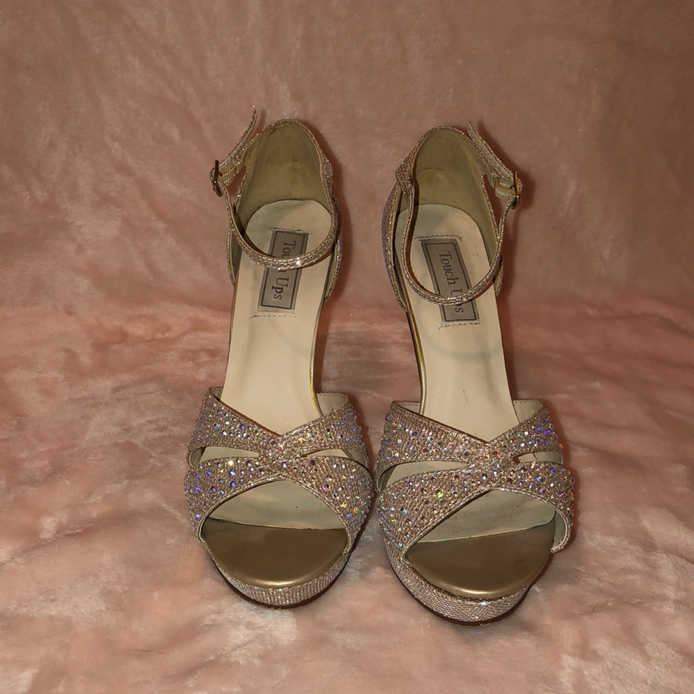 Champagne sparkly heel!